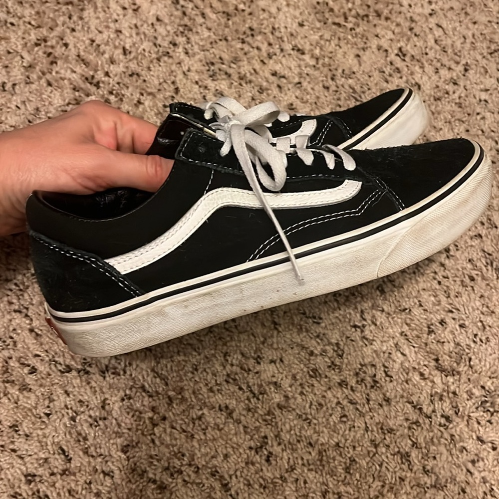 Vans Old Skool Shoe, Women’s size 10/ men’s 8.5, Black and White